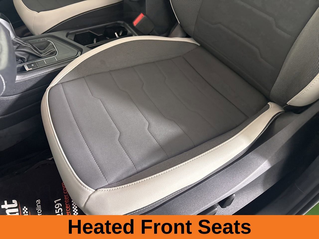 Used 2025 Volkswagen Taos SE w/ Black Wheel Package image 10