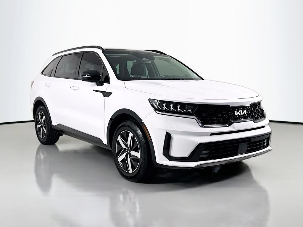 Used 2022 Kia Sorento EX w/ Panoramic Sunroof Package FWD image 4