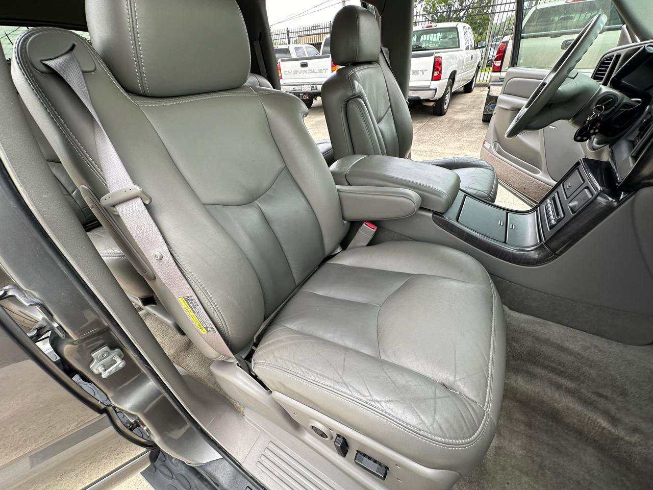 Used 2005 GMC Yukon XL Denali AWD/4WD image 27
