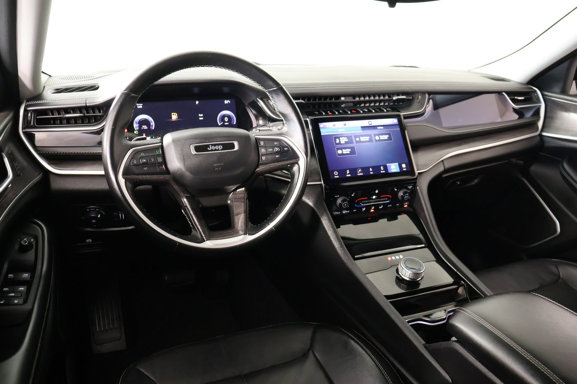 Used 2022 Jeep Grand Cherokee L Limited RWD image 2