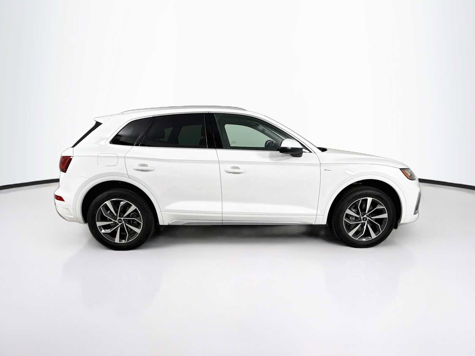 Used 2023 Audi Q5 2.0T Premium Plus w/ Premium Plus Package AWD/4WD image 8