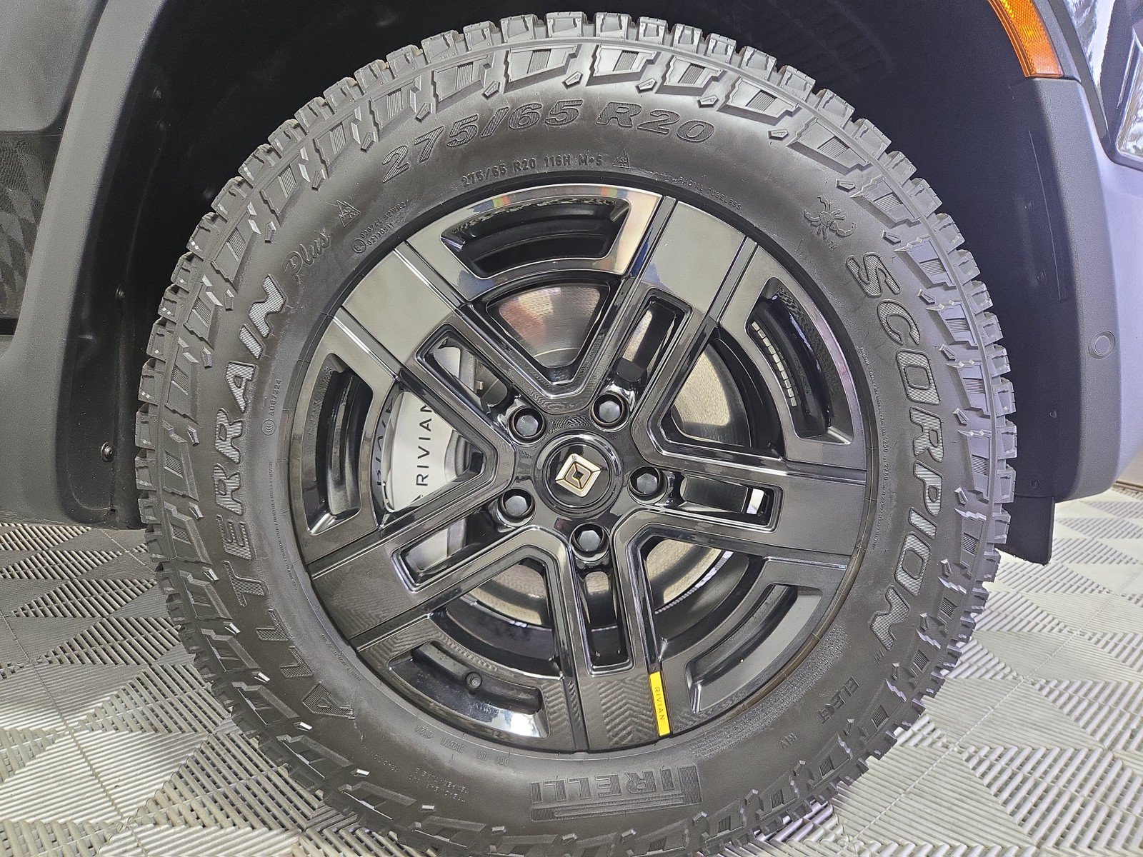 Used 2025 Rivian R1S Adventure AWD/4WD image 11