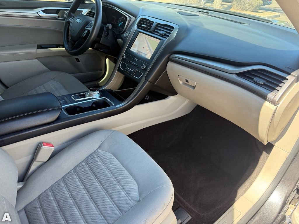 Used 2020 Ford Fusion SE FWD image 30