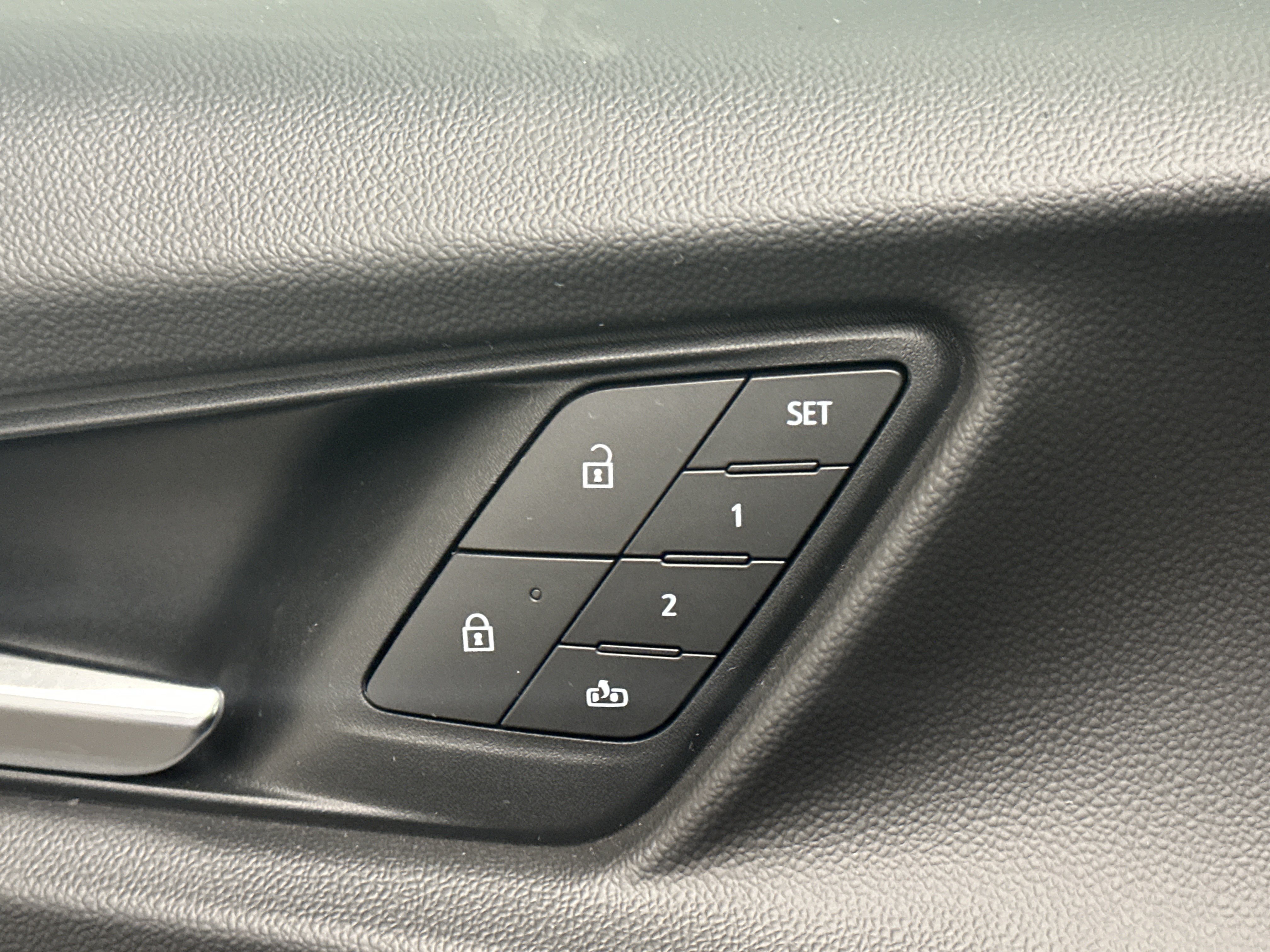 New 2026 Chevrolet Equinox RS w/ Convenience Package III FWD image 36