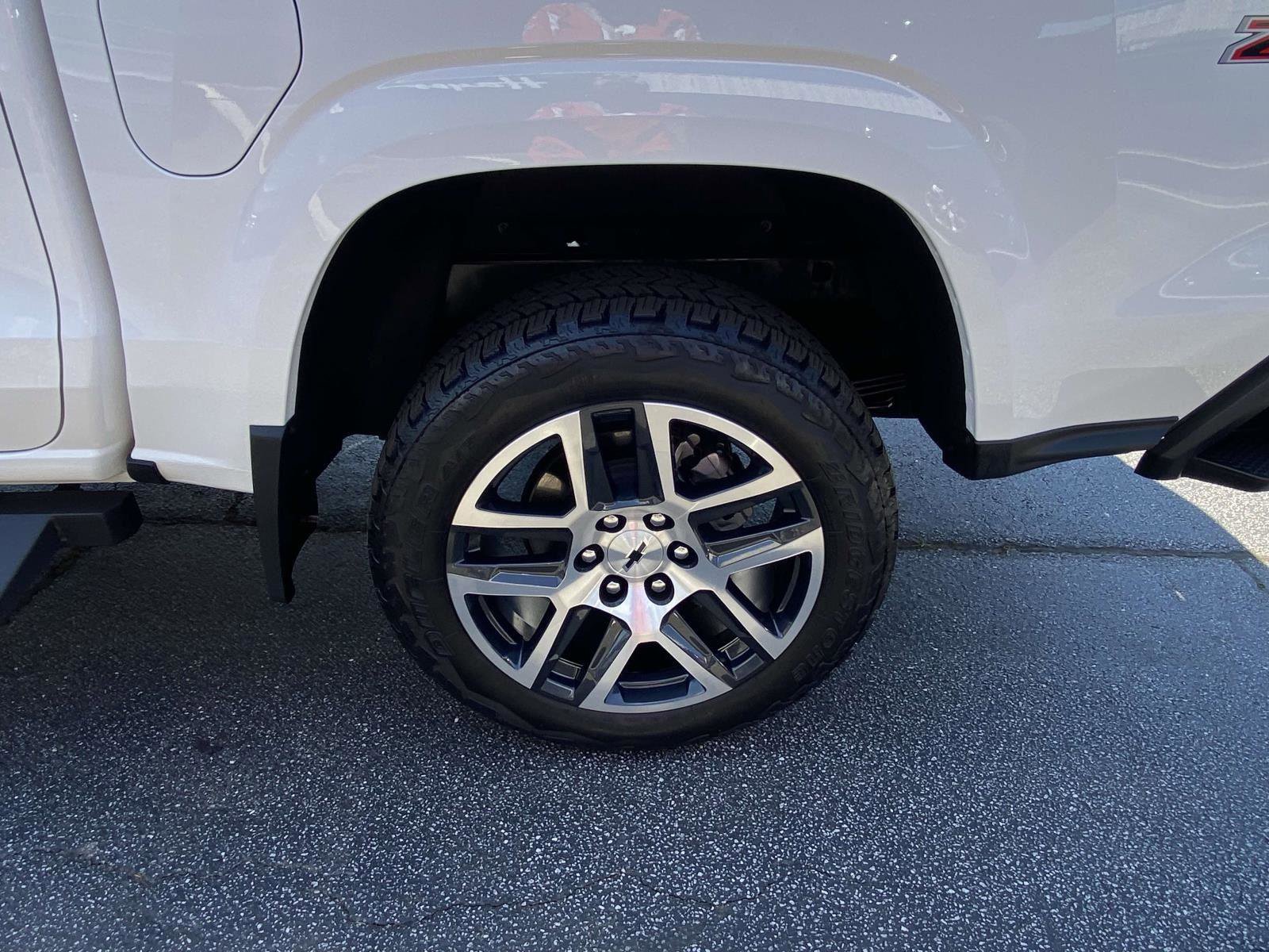 Used 2024 Chevrolet Colorado Z71 w/ Z71 Convenience Package 2 image 24