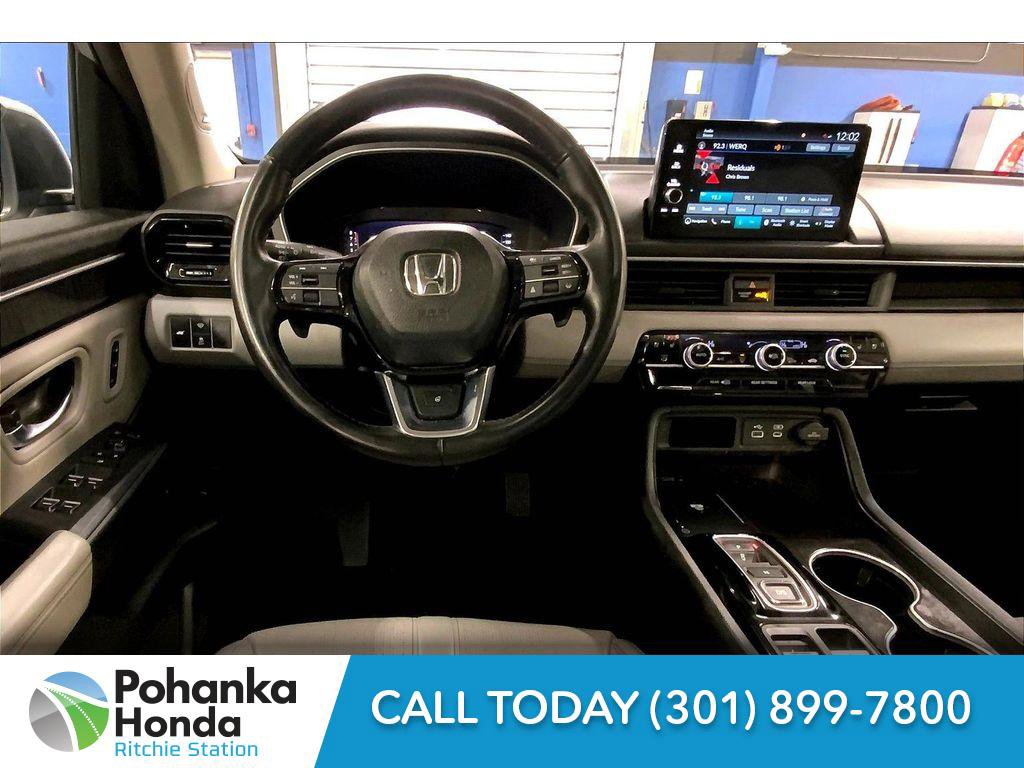 Used 2023 Honda Pilot Elite image 4