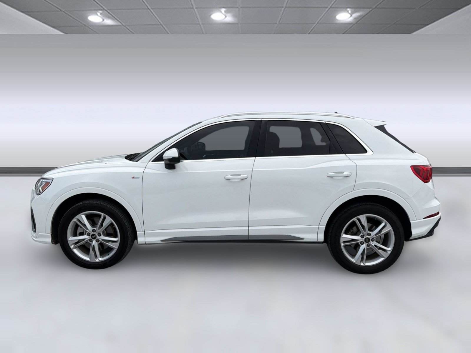 Certified 2023 Audi Q3 2.0T Premium Plus w/ Premium Plus Package AWD/4WD image 2