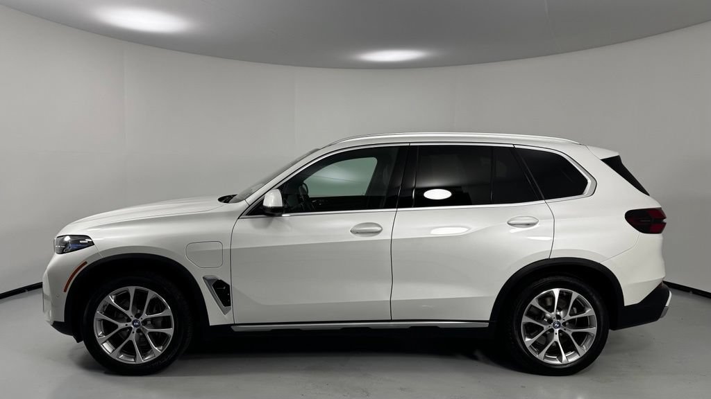 Used 2024 BMW X5 xDrive50e w/ Premium Package AWD/4WD image 4