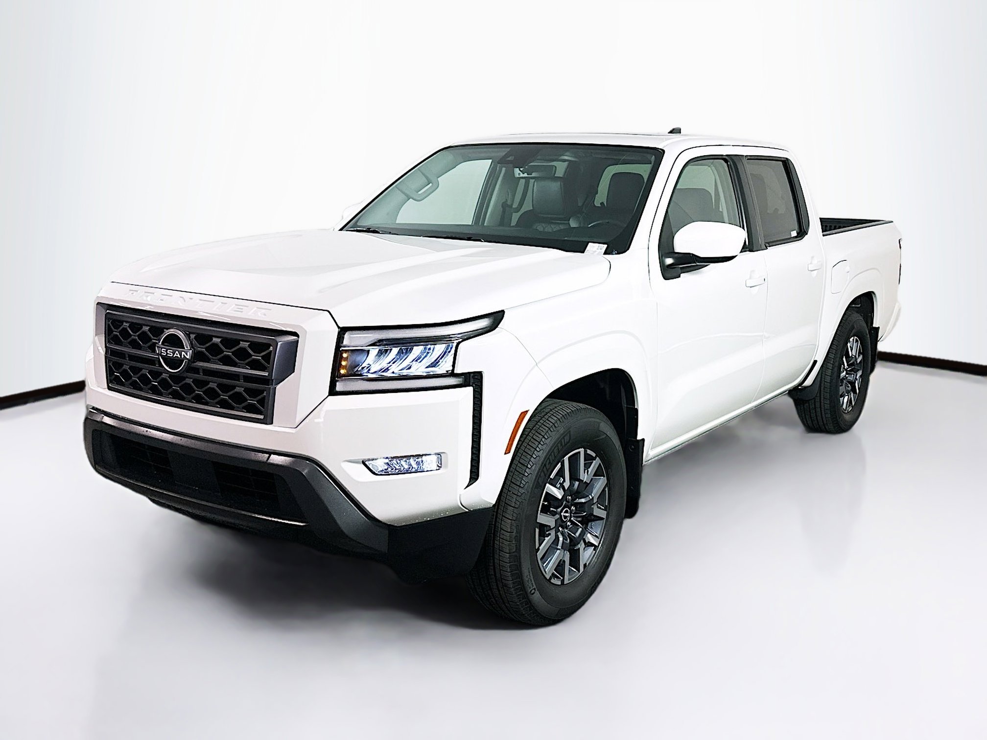 Used 2024 Nissan Frontier SL image 3