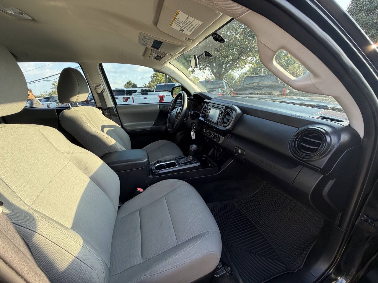 Used 2016 Toyota Tacoma SR w/ Towing Package AWD/4WD image 7