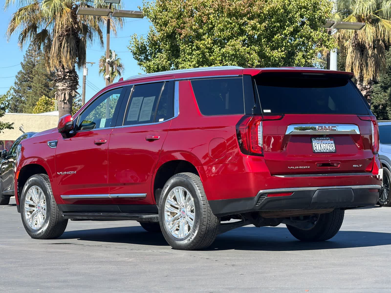 Used 2021 GMC Yukon SLT w/ SLT Luxury Plus Package AWD/4WD image 7