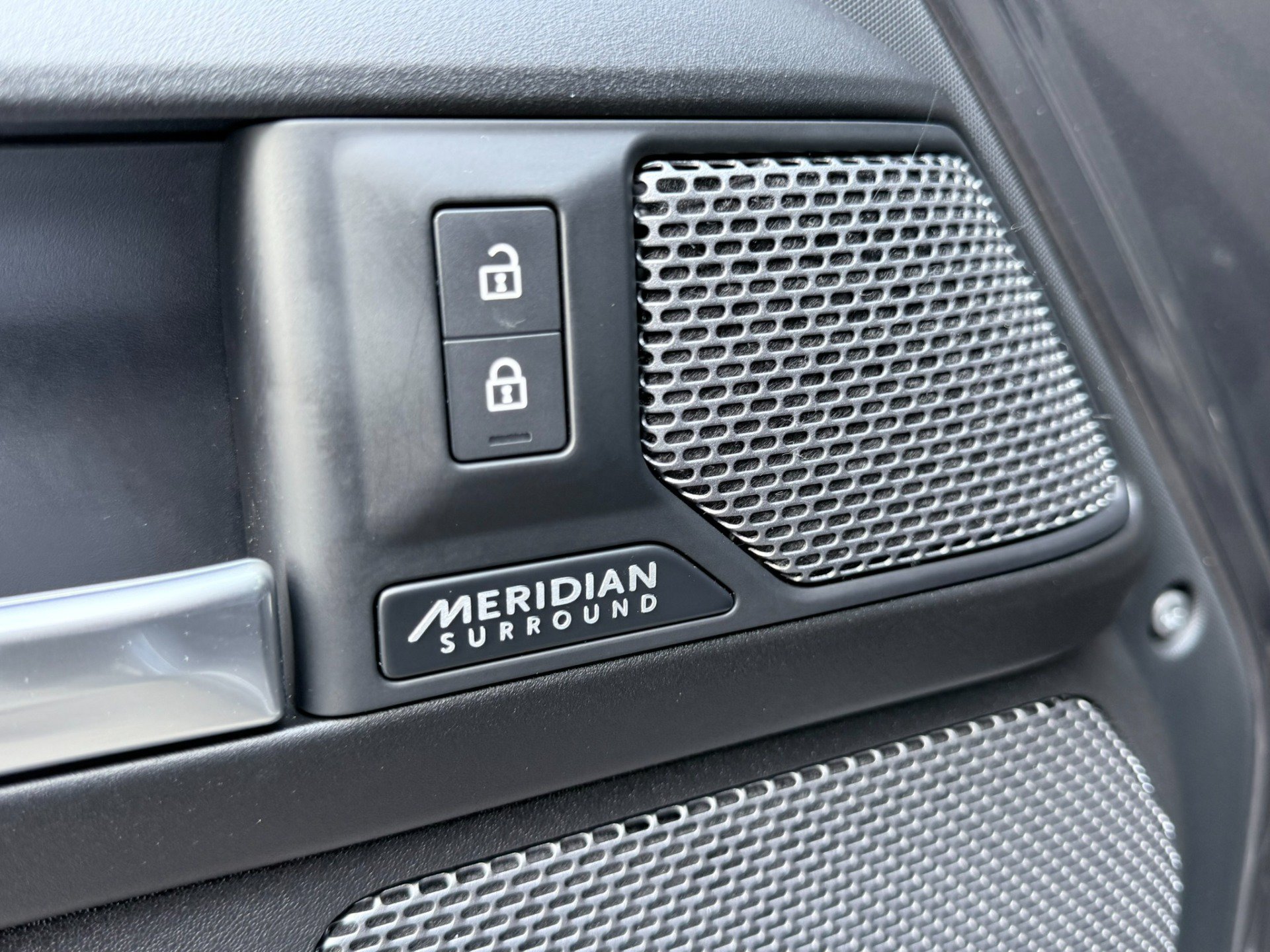 Used 2023 Land Rover Defender 110 AWD/4WD image 10