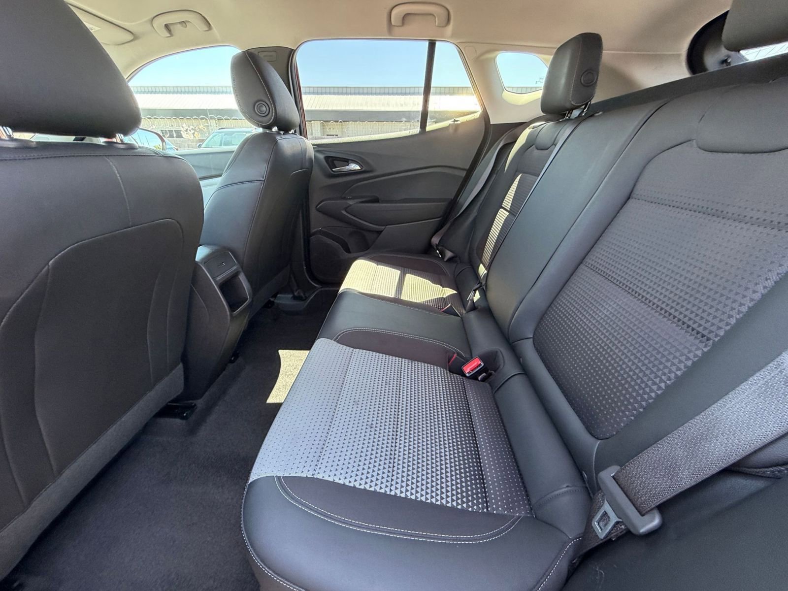 Used 2025 Chevrolet Trax LT FWD image 24