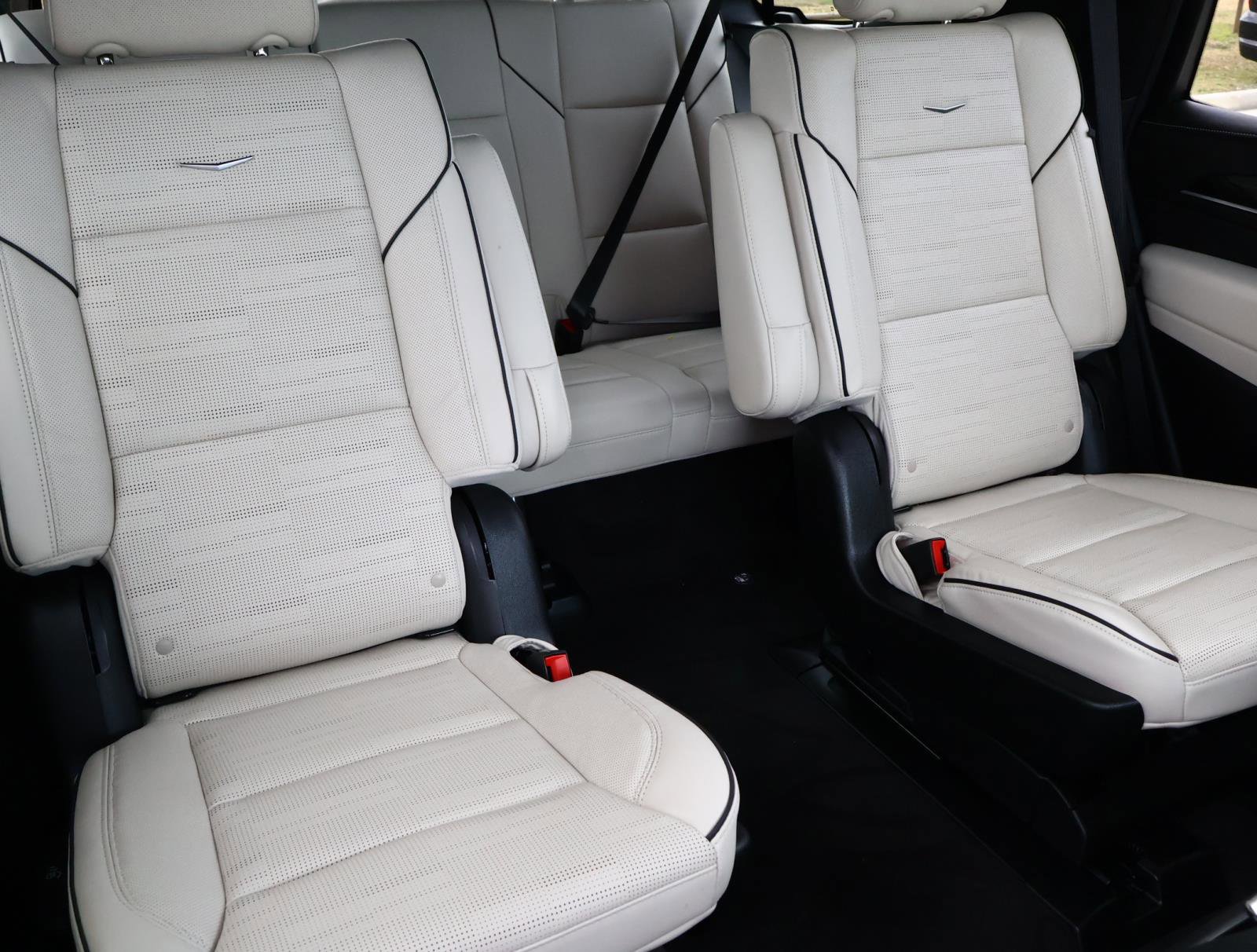 Used 2024 Cadillac Escalade Sport w/ LPO, ONYX Package image 21