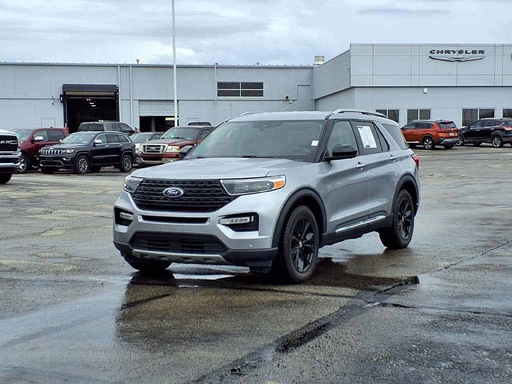 Used 2022 Ford Explorer Limited AWD/4WD image 2