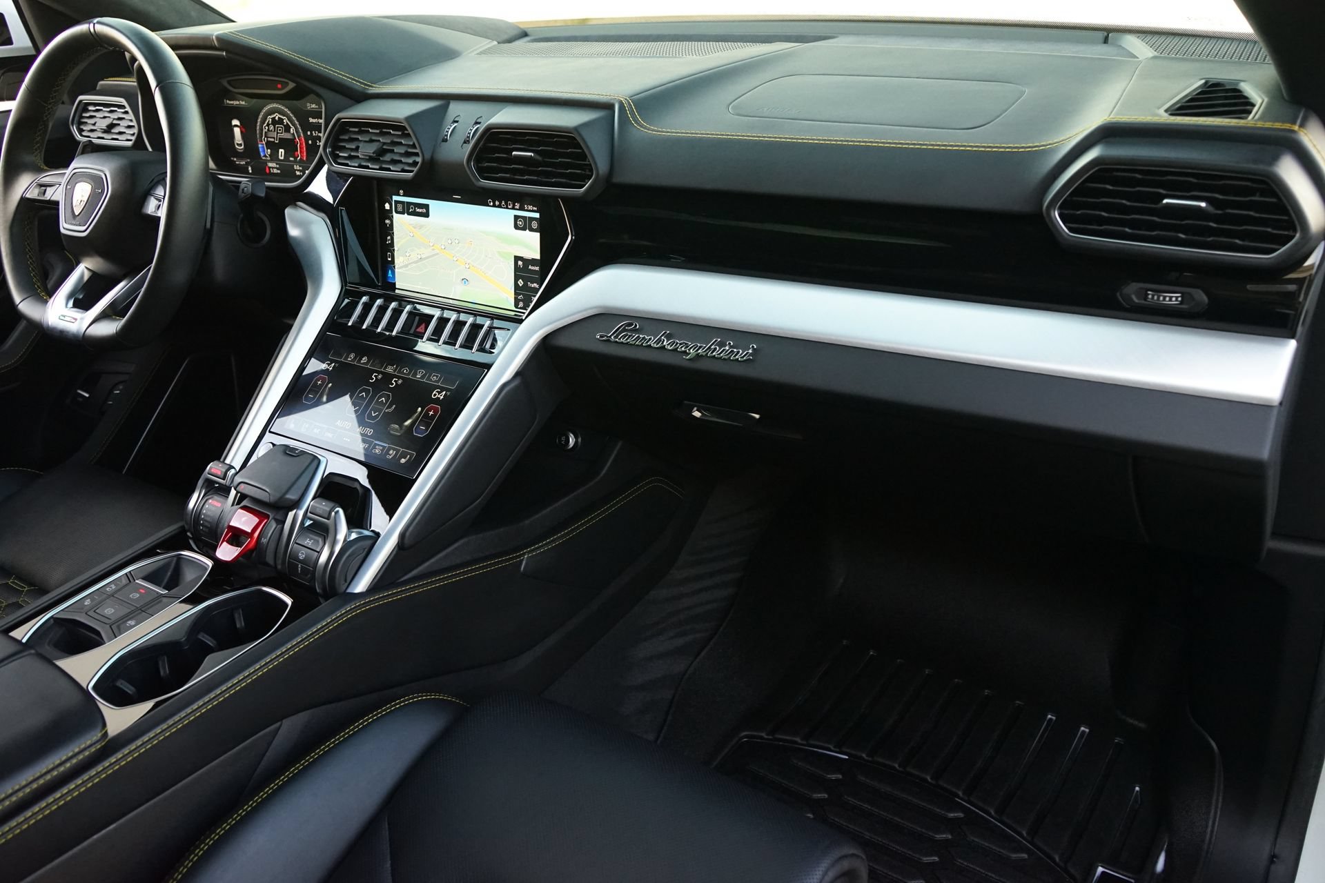 Used 2021 Lamborghini Urus AWD/4WD image 12