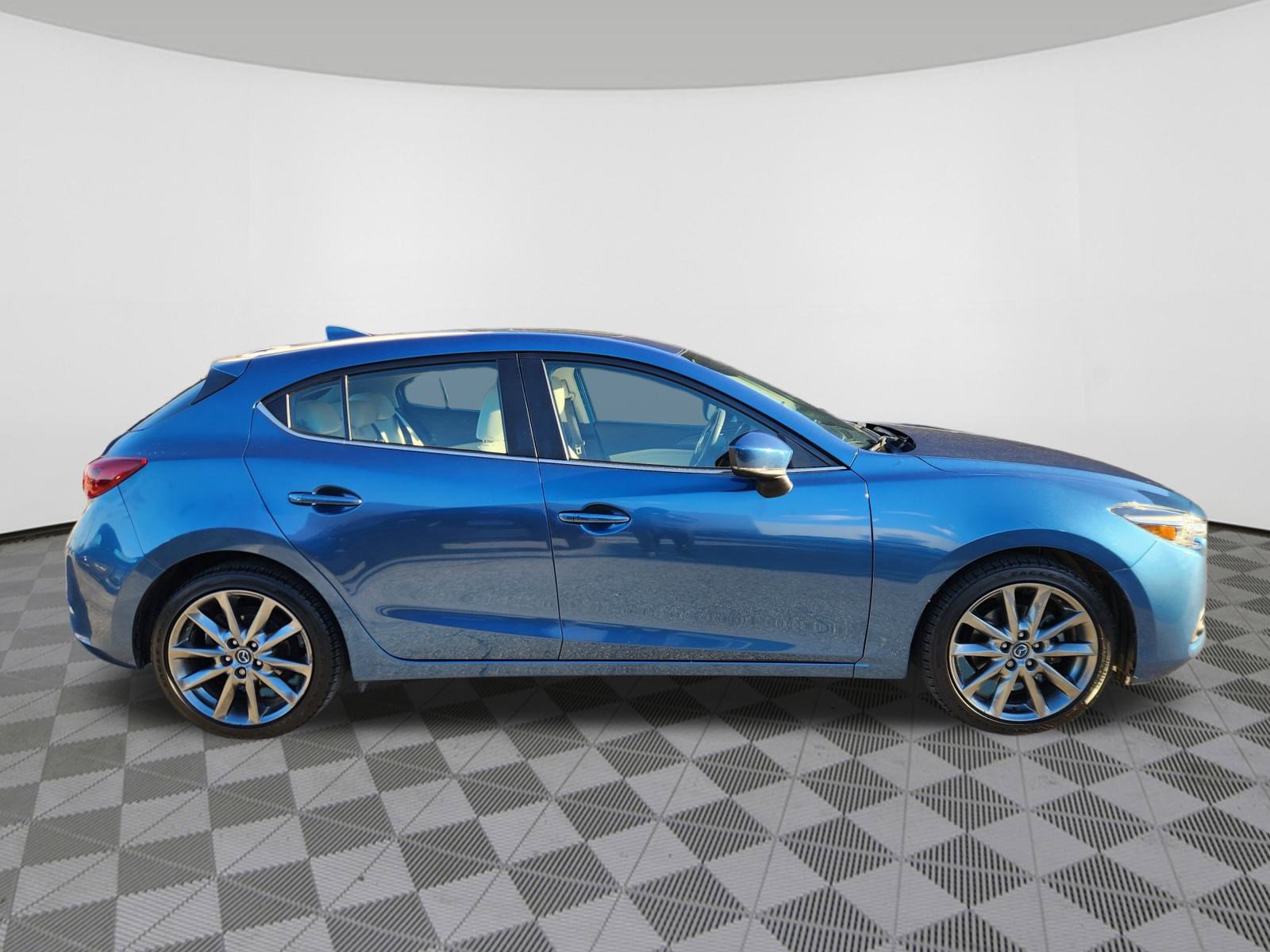 Used 2018 MAZDA MAZDA3 Grand Touring w/ Premium Equipment Package image 6