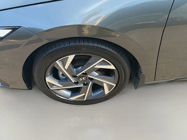 Certified 2025 Hyundai Elantra SEL FWD image 29