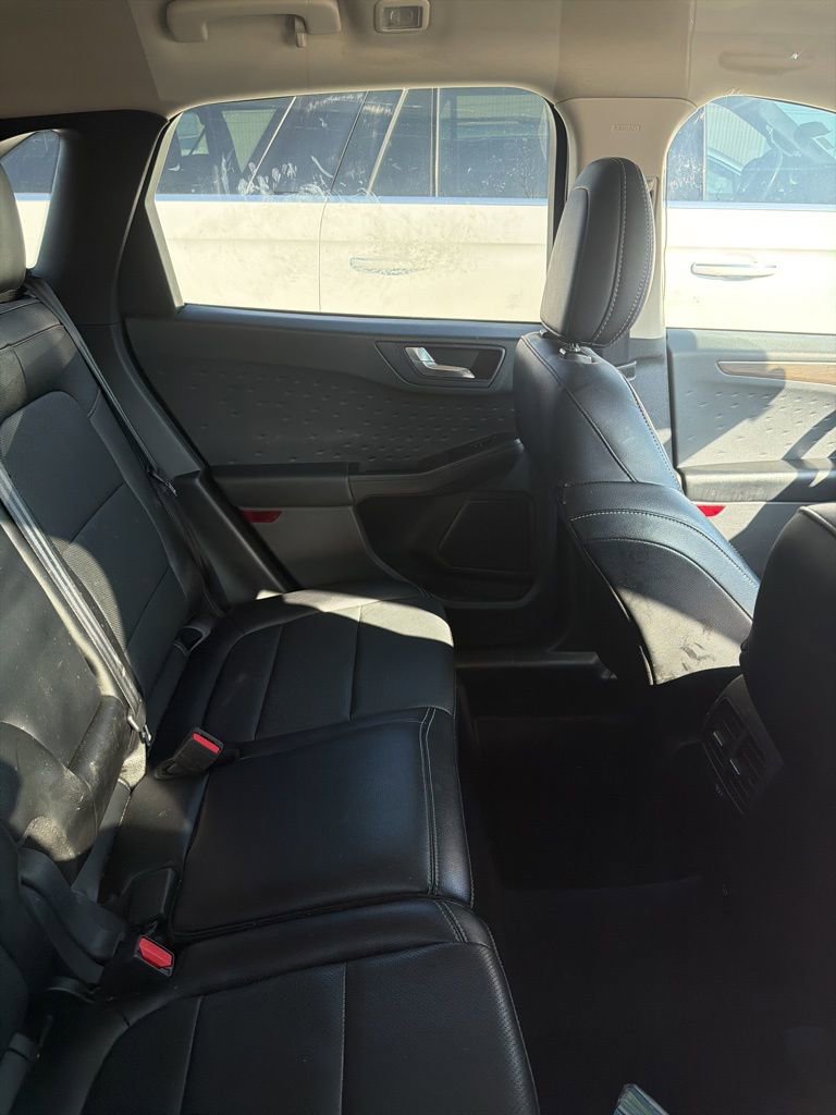 Used 2020 Ford Escape Titanium image 10