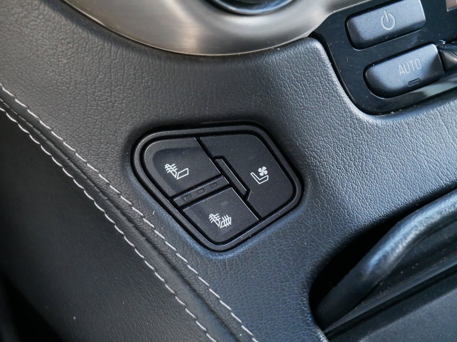 Used 2019 GMC Yukon XL Denali w/ Denali Ultimate Package image 21