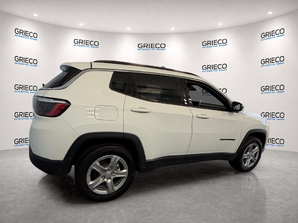 Used 2024 Jeep Compass Latitude AWD/4WD image 14