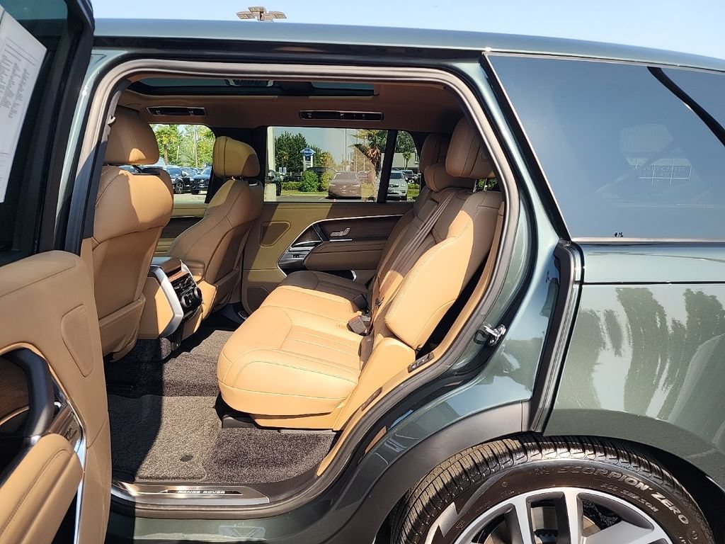 Certified 2025 Land Rover Range Rover Long Wheelbase SE AWD/4WD image 12