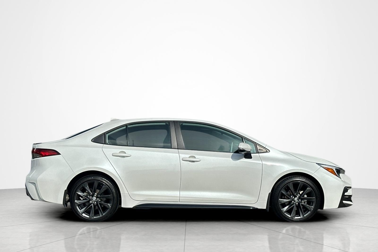 Used 2025 Toyota Corolla XSE FWD image 6