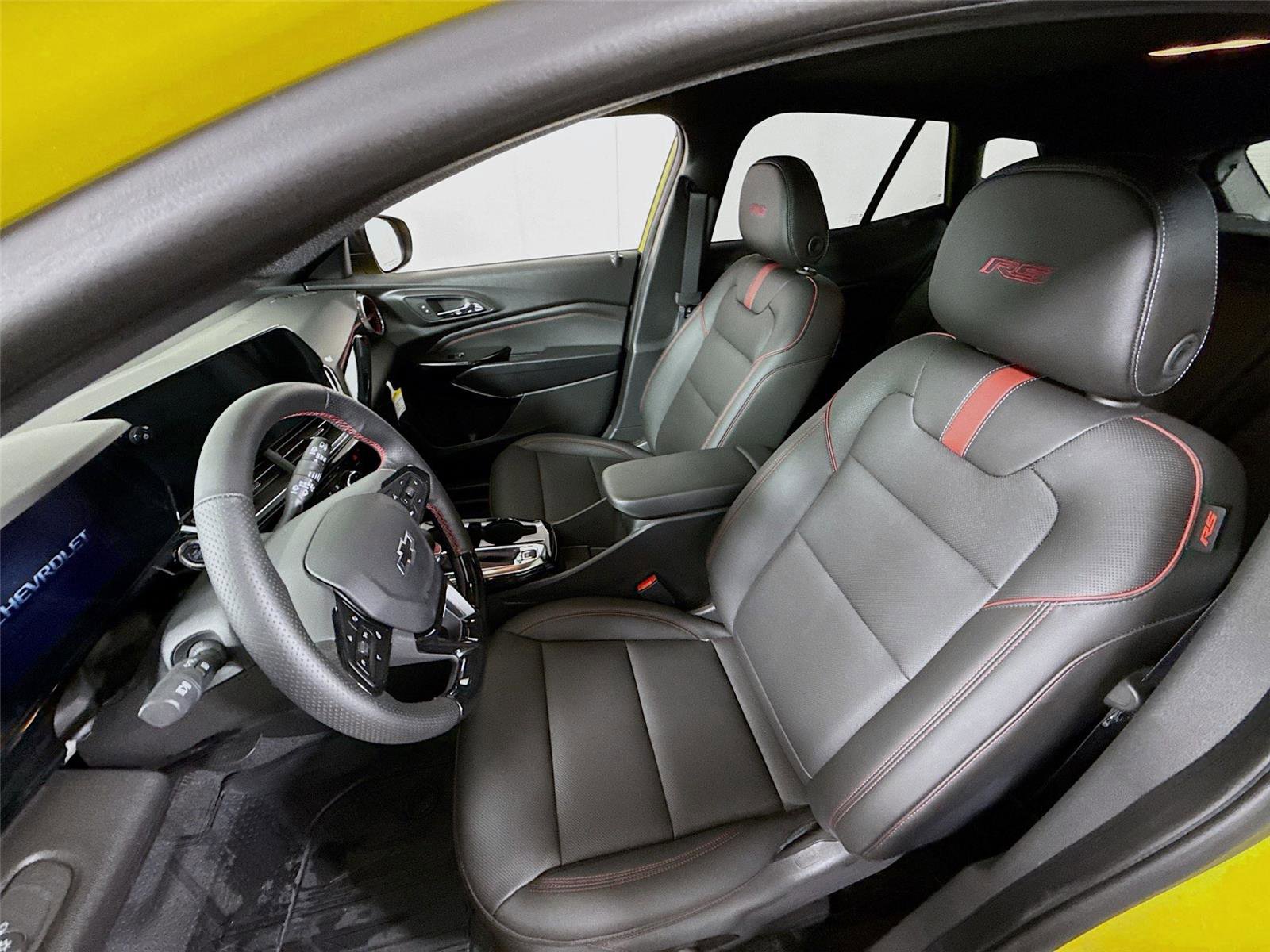 New 2025 Chevrolet Trax RS w/ Sunroof Package image 16