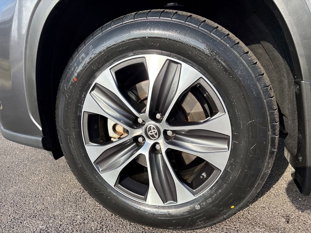 Used 2022 Toyota Highlander XLE image 47