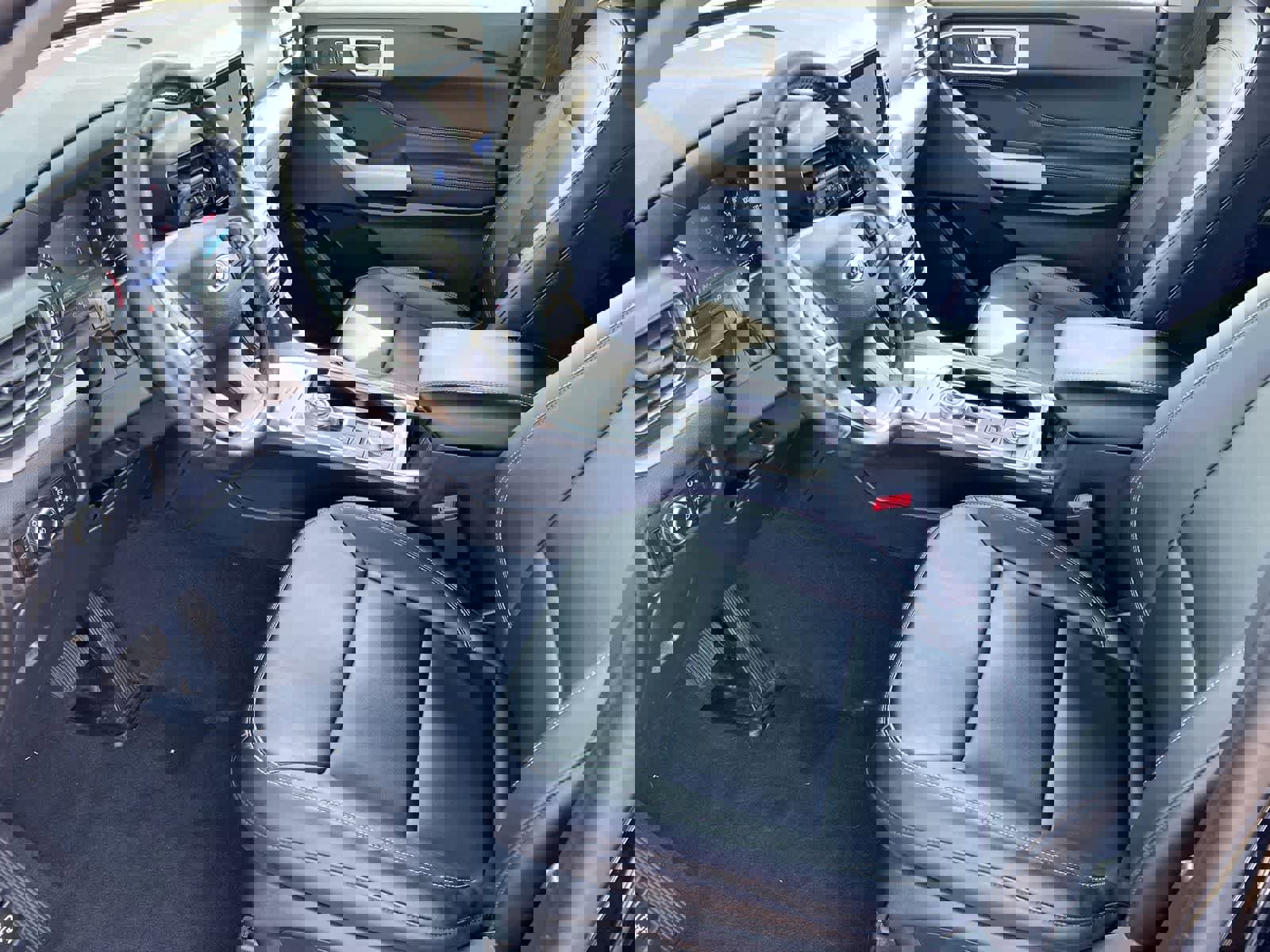 Used 2024 Ford Explorer XLT w/ Equipment Group 202A AWD/4WD image 10