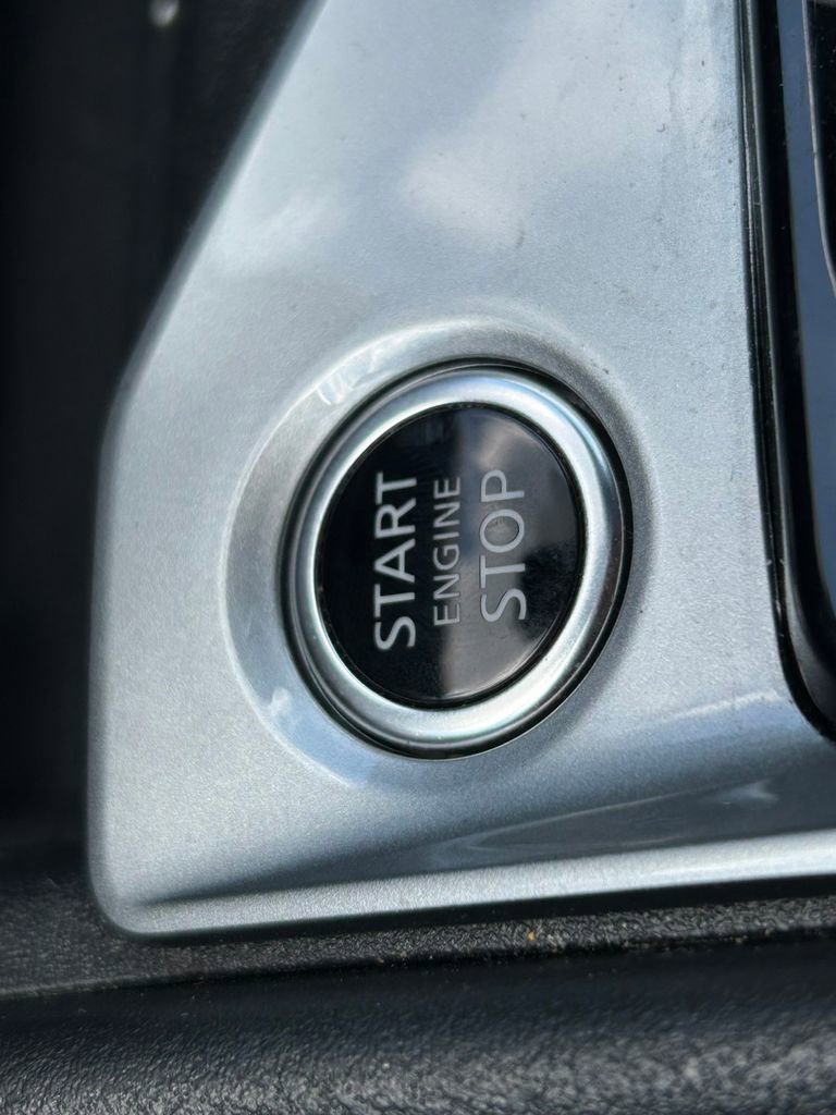 Used 2025 Nissan Altima 2.5 SV FWD image 24