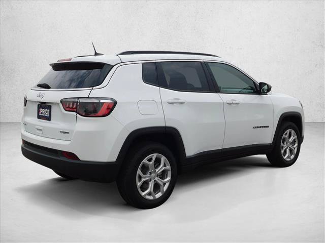 Used 2024 Jeep Compass Latitude AWD/4WD image 8