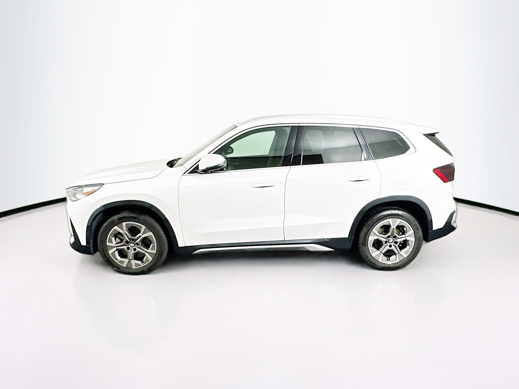 Used 2025 BMW X1 xDrive28i AWD/4WD image 4
