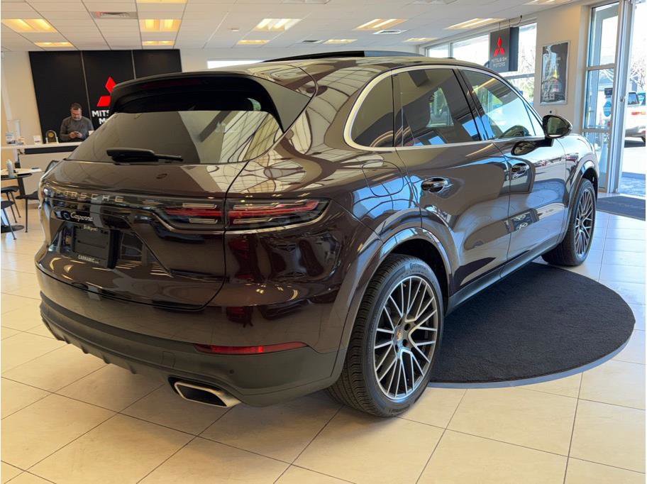 Used 2022 Porsche Cayenne Platinum Edition image 5