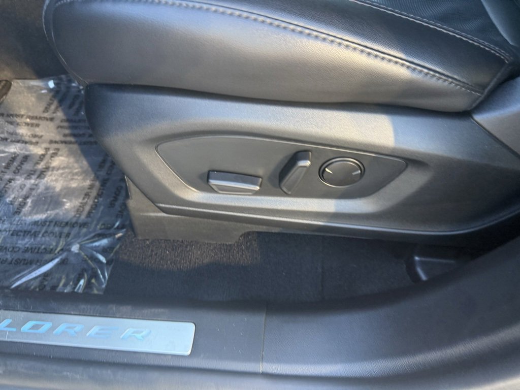 Used 2023 Ford Explorer Platinum w/ Technology Package image 20