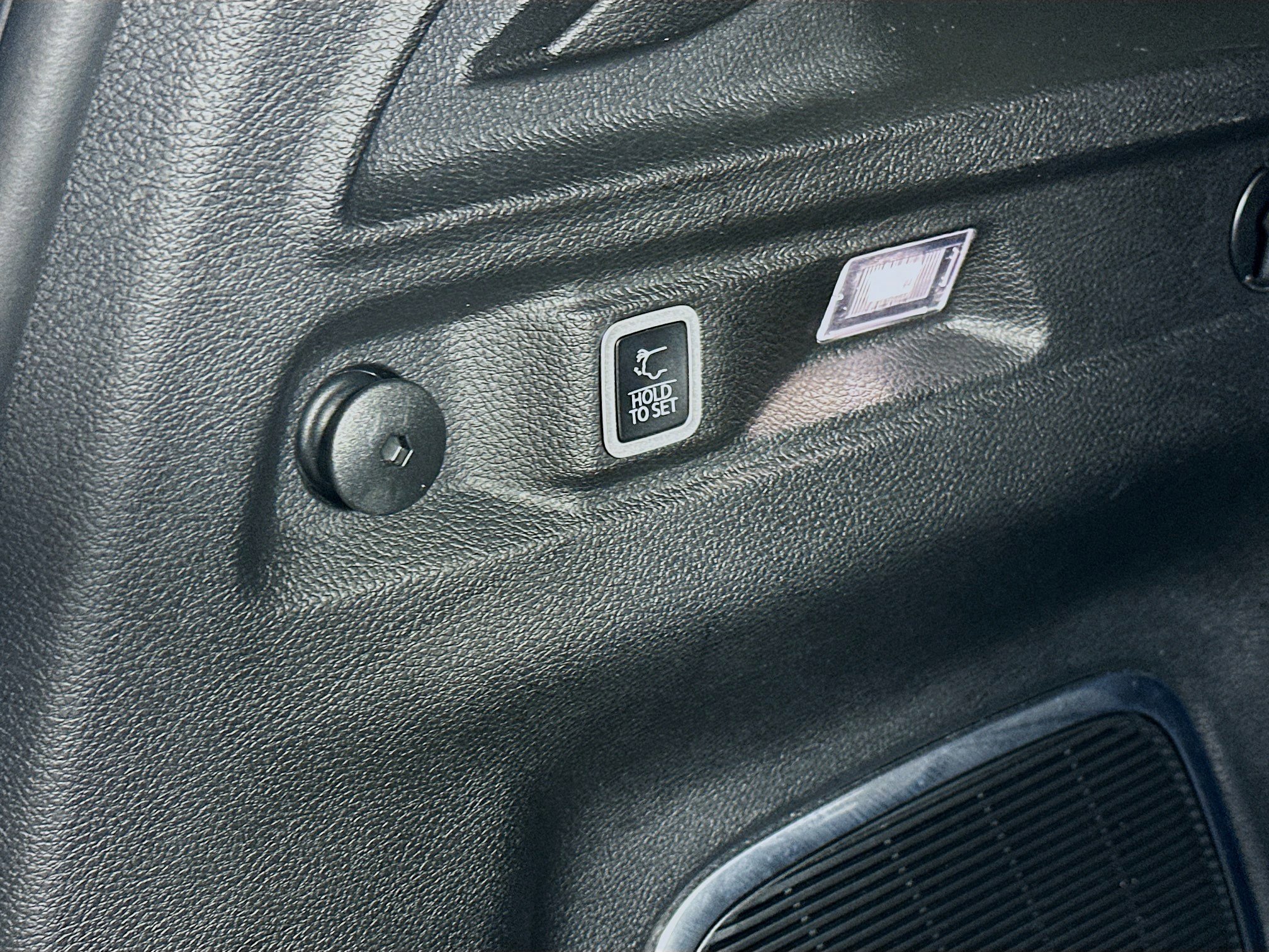 Used 2023 Jeep Grand Cherokee L Limited w/ Luxury Tech Group II image 31