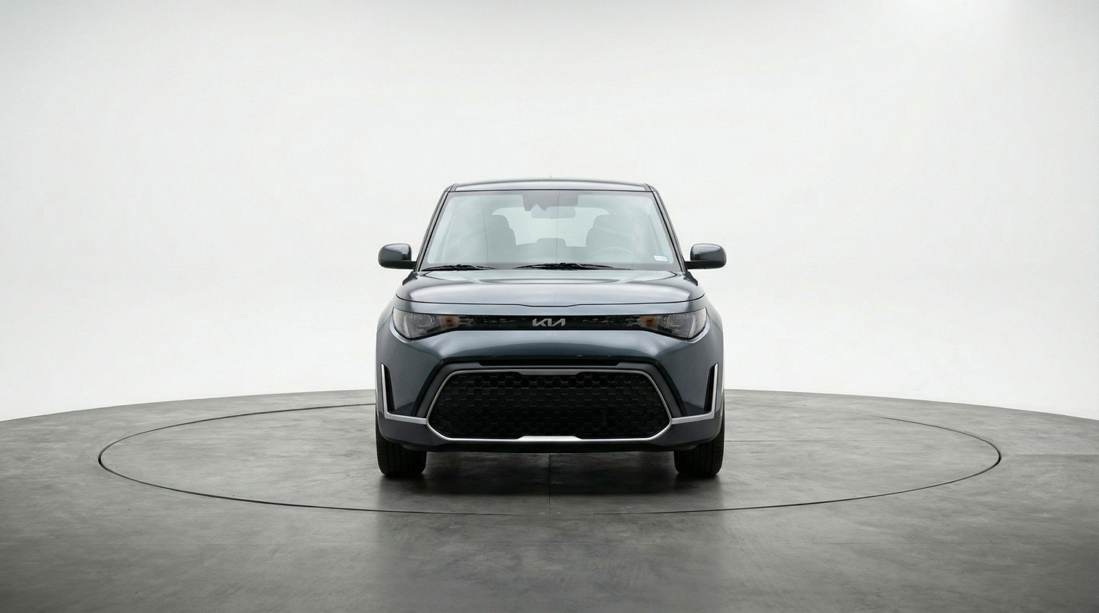Used 2025 Kia Soul LX w/ LX Technology Package FWD image 2