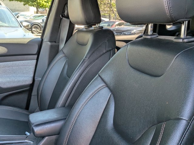 Used 2023 Jeep Compass Latitude AWD/4WD image 13