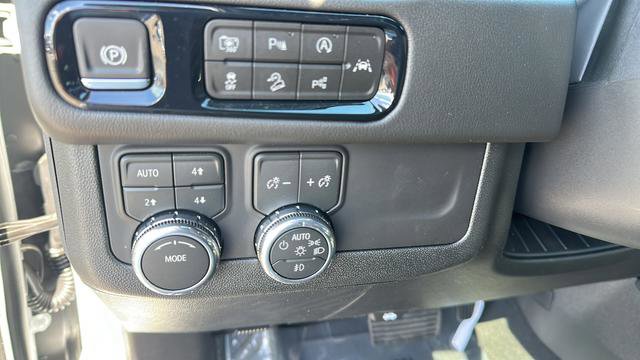 New 2026 GMC Yukon XL AT4 w/ AT4 Premium Package AWD/4WD image 20