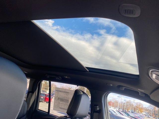 New 2025 Jeep Grand Cherokee Limited w/ Luxury Tech Group II image 32