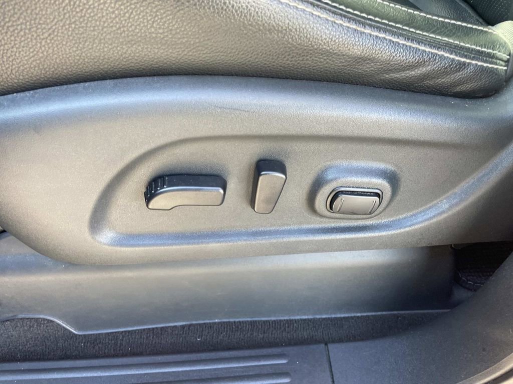 Used 2018 Nissan Titan PRO-4X w/ Pro-4x Convenience Package image 19