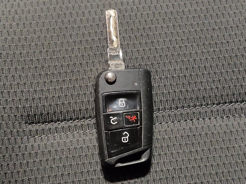 Used 2016 Volkswagen Golf S image 32