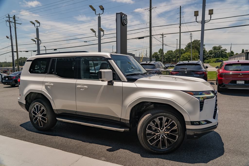 Used 2024 Lexus GX 550 w/ Accessory Package (2T) AWD/4WD image 11