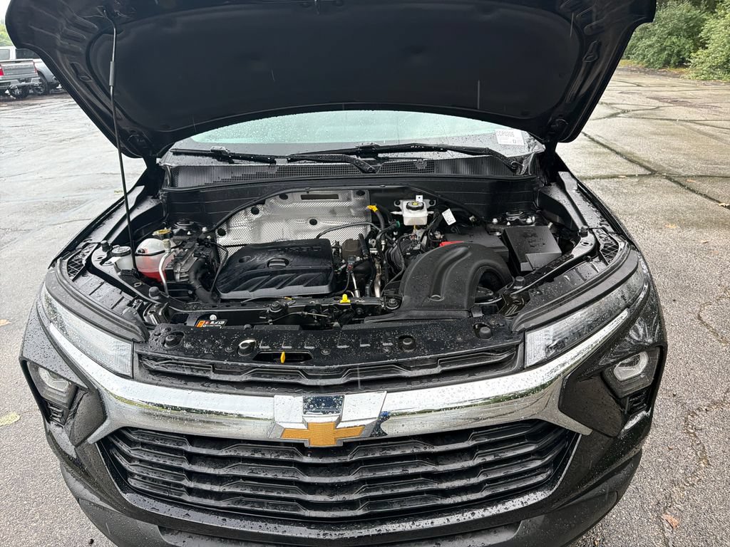 Used 2025 Chevrolet TrailBlazer LS w/ LS Convenience Package FWD image 32