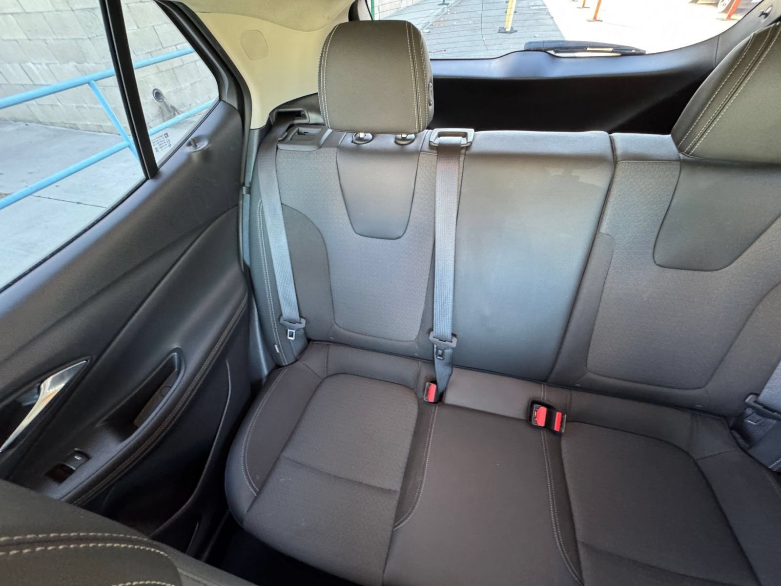 Used 2025 Buick Encore GX Preferred AWD/4WD image 39