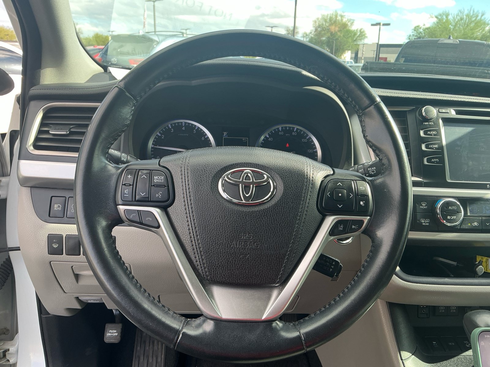 Used 2017 Toyota Highlander XLE AWD/4WD image 9