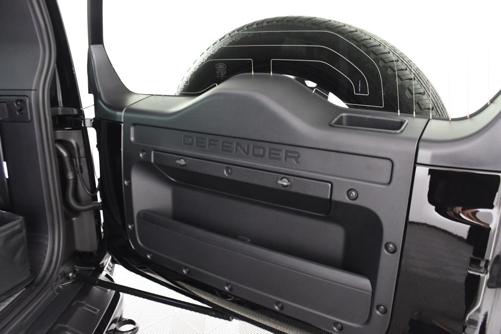 Used 2026 Land Rover Defender 110 OCTA AWD/4WD image 25