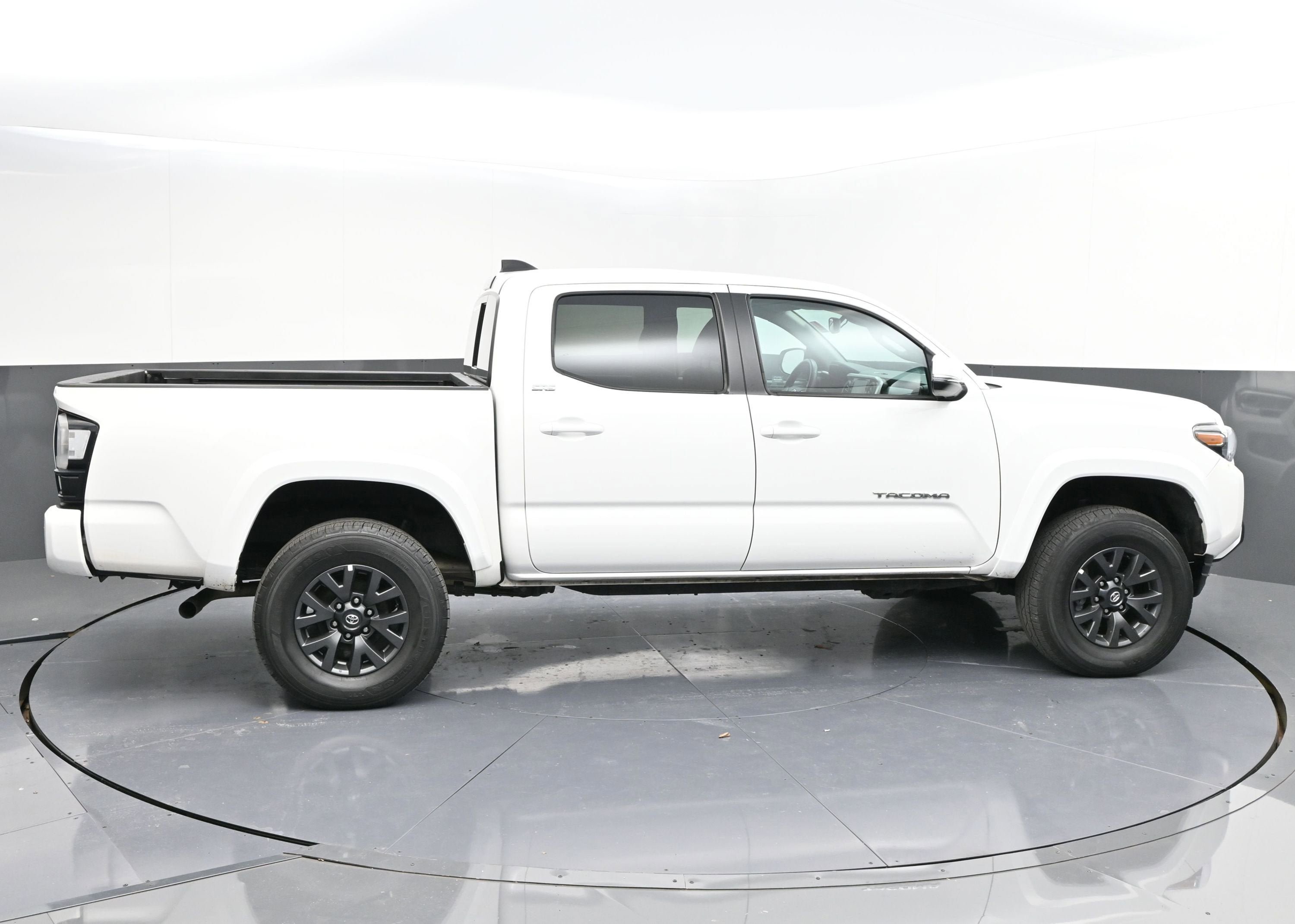 Used 2023 Toyota Tacoma SR5 w/ Technology Package image 8