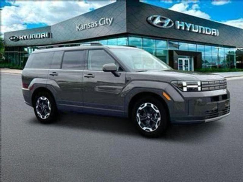 Used 2025 Hyundai Santa Fe SEL image 3