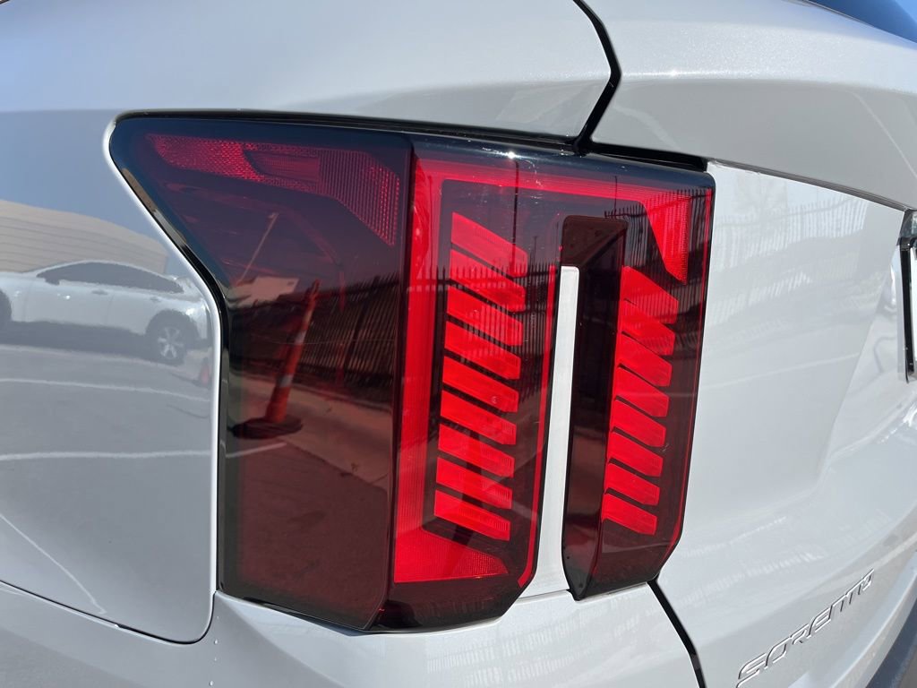 Used 2025 Kia Sorento SX image 7